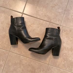 GAP Zipped Heel Leather Boot | Black | Size 8.5 | Good Condition 🖤